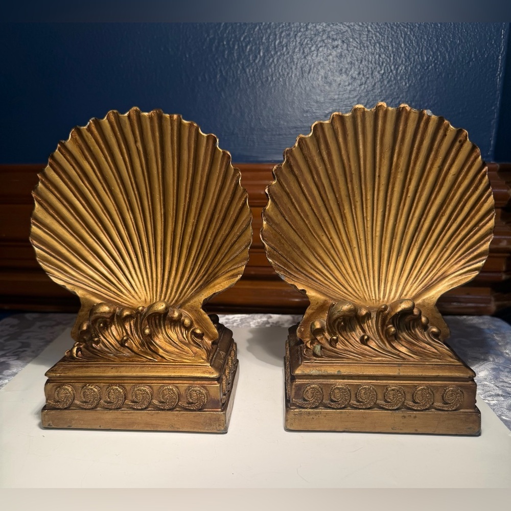 Vintage Gold seashell bookends, Resin, gilt finish, Hollywood Regency design